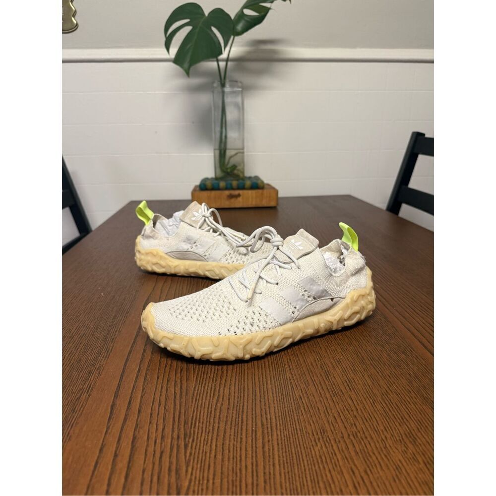 ADIDAS F22 primeknit sneaker sz 9